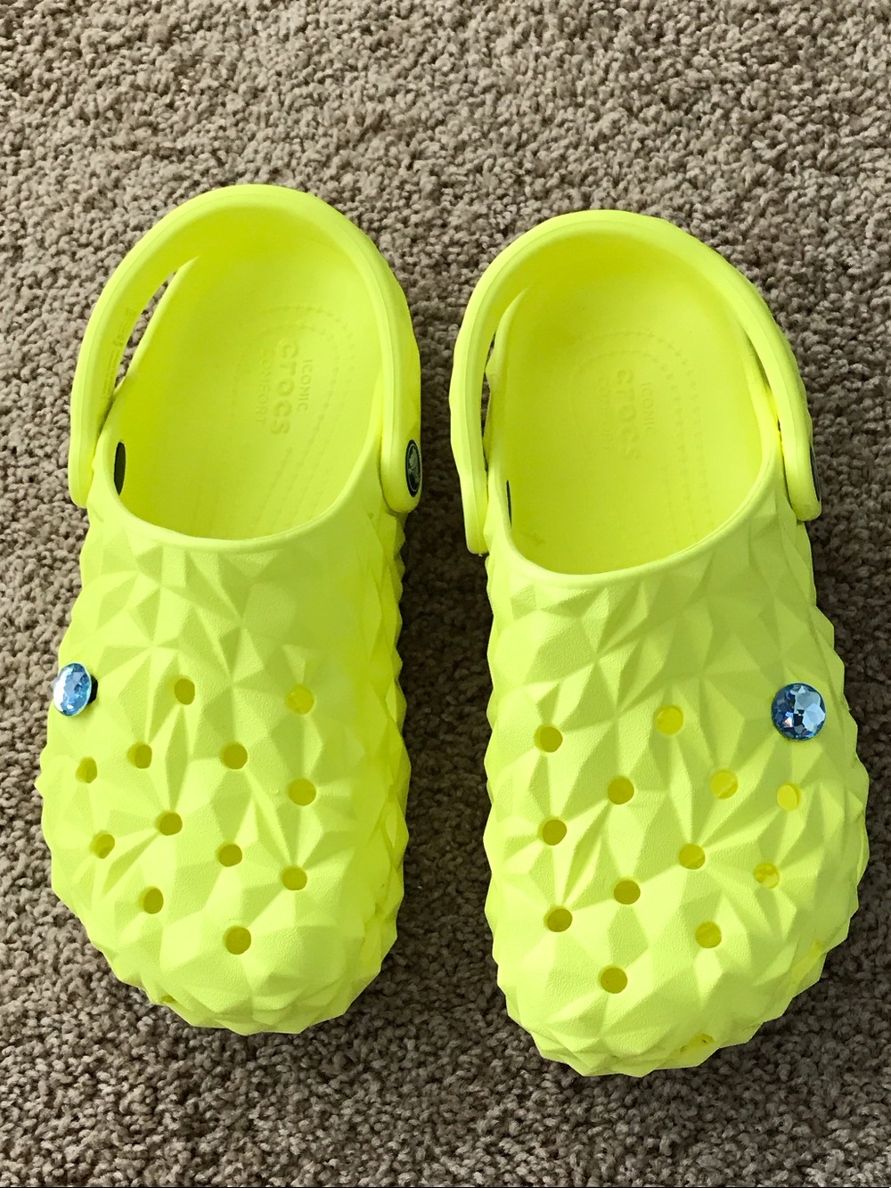 CROCS